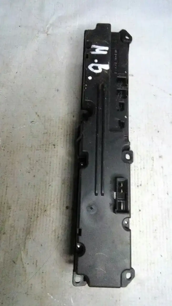 Mercedes-Benz C W203 (2000 - 2007) 2038210151 Другие включатели / ручки/ переключатели — фото 2