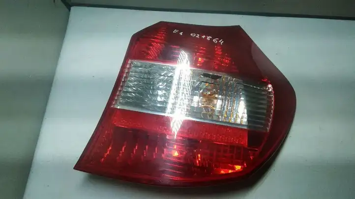 BMW 1 E81 E87 (2004 - 2011) E1021864 Задний фонарь в кузове — фото 1
