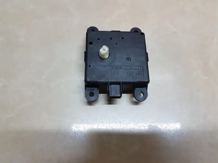 Nissan Qashqai (2006 - 2010) 3J01030850 Двигатель задвижки потока воздуха — фото 1