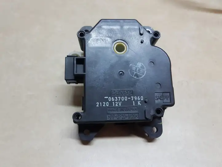 Toyota Prius (XW20) (2003 - 2009) 0637007960 Двигатель задвижки потока воздуха — фото 1