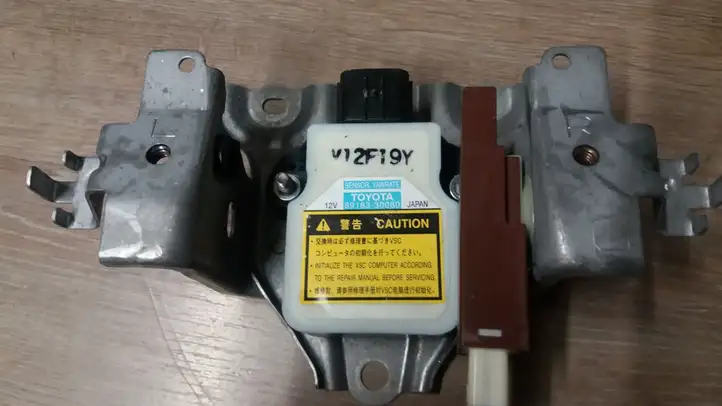 Lexus GS250 300 350 300h 450h (2011 - 2015) 8918330080 Датчик удара SRS — фото 1