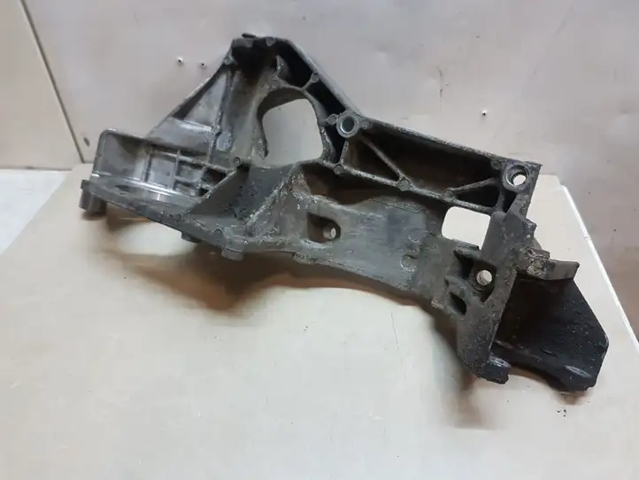 Volkswagen Caddy (1995 - 2004) 038903143 Кронштейн топливного насоса — фото 1