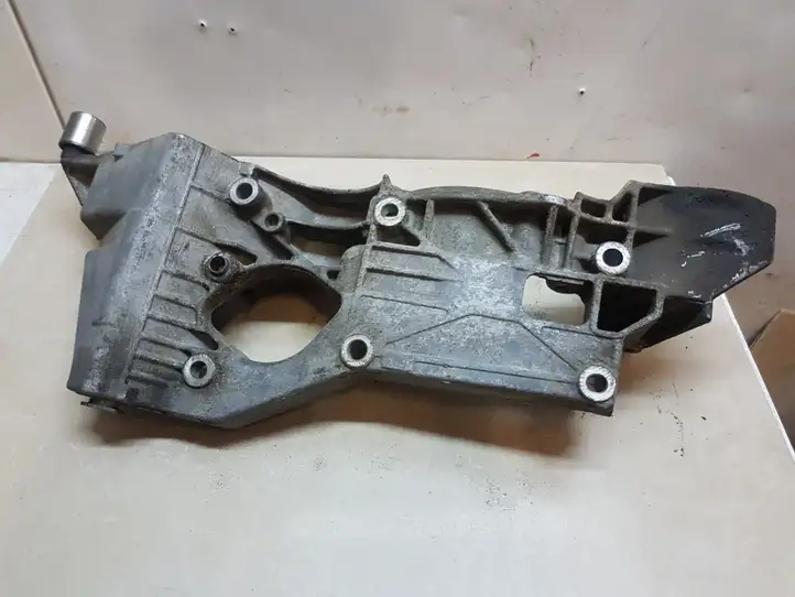 Volkswagen Caddy (1995 - 2004) 038903143 Кронштейн топливного насоса — фото 2