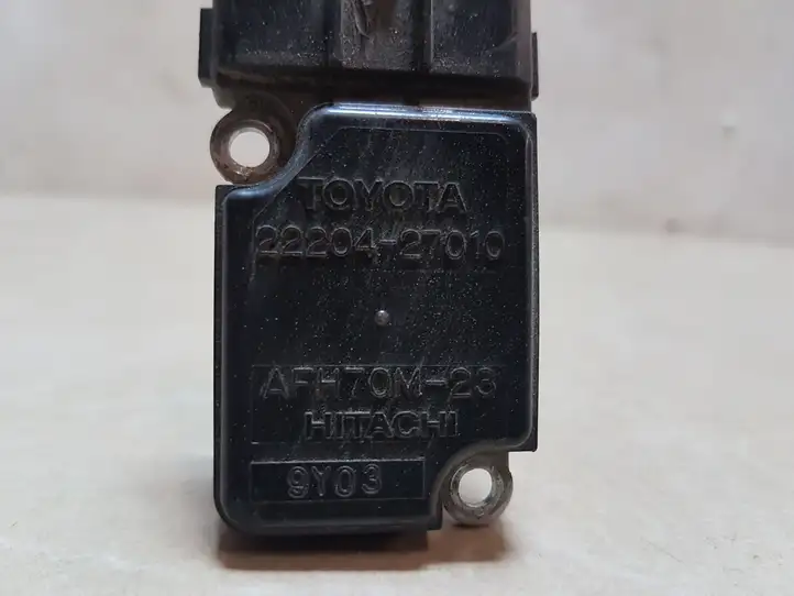 Toyota Avensis T220 (2000 - 2003) 2220427010 Датчик массового расхода воздуха — фото 2