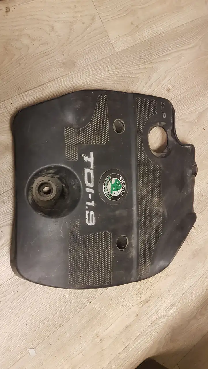 Skoda Octavia Mk1 (1U) (1996 - 2004) Крышка двигателя декоративная — фото 1