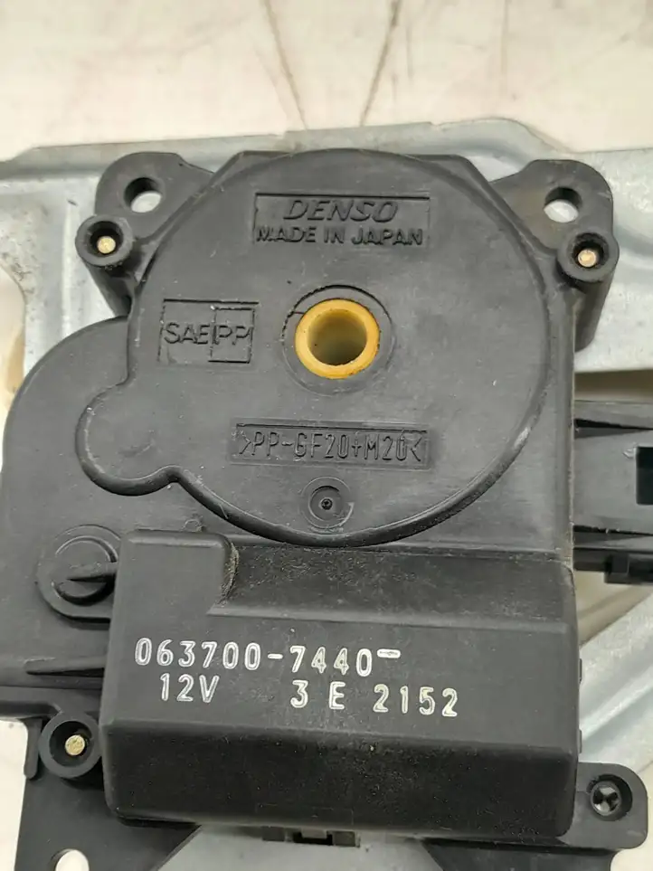Toyota Corolla Verso E121 (2001 - 2004) 0637007440 Двигатель задвижки потока воздуха — фото 3