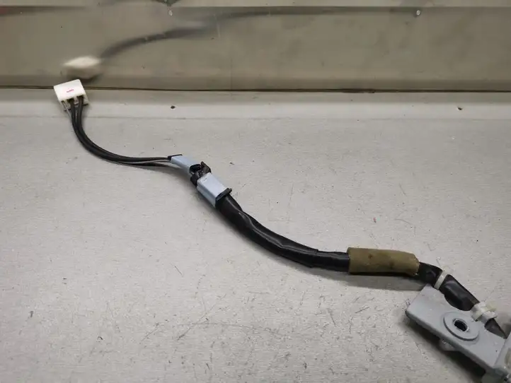 Lexus IS 220D-250-350 (2005 - 2010) 8630053160 Усилитель антенны — фото 5