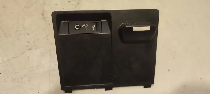 BMW X5 E70 (2006 - 2013) 9129652 USB разъем — фото 1