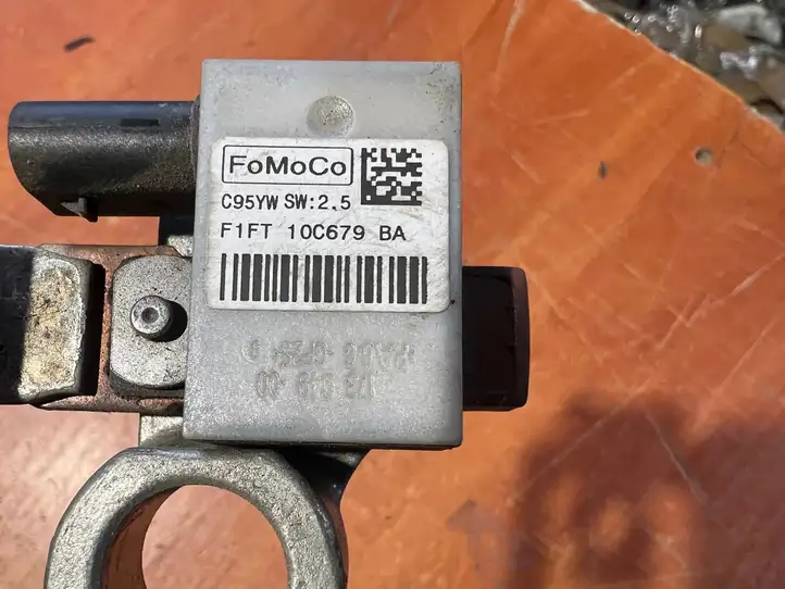 Ford Focus ST (2015 - 2018) F1FT10C679BA Плюсовой провод аккумулятора — фото 3