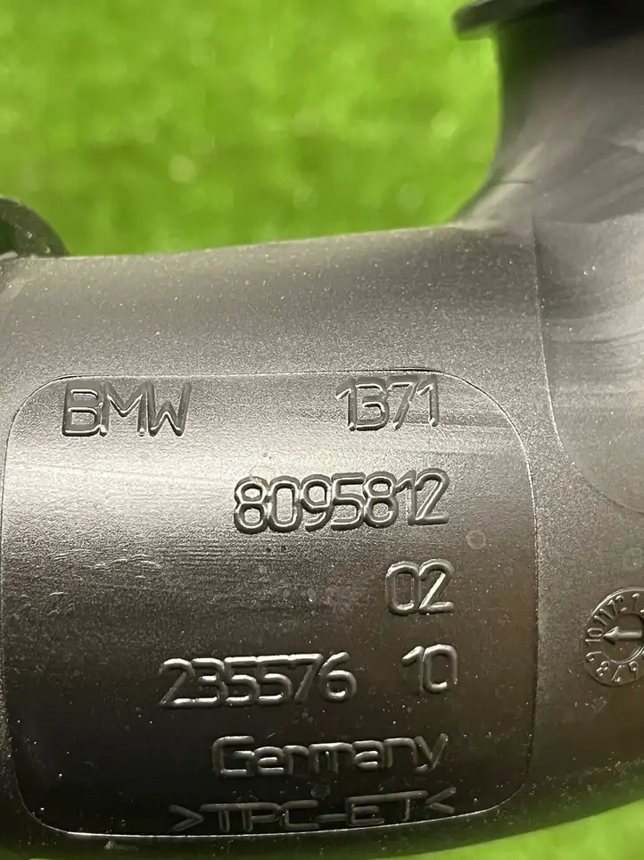 BMW M4 G82 G83 (2020 - ) 8095812 Трубка подачи воздуха — фото 3