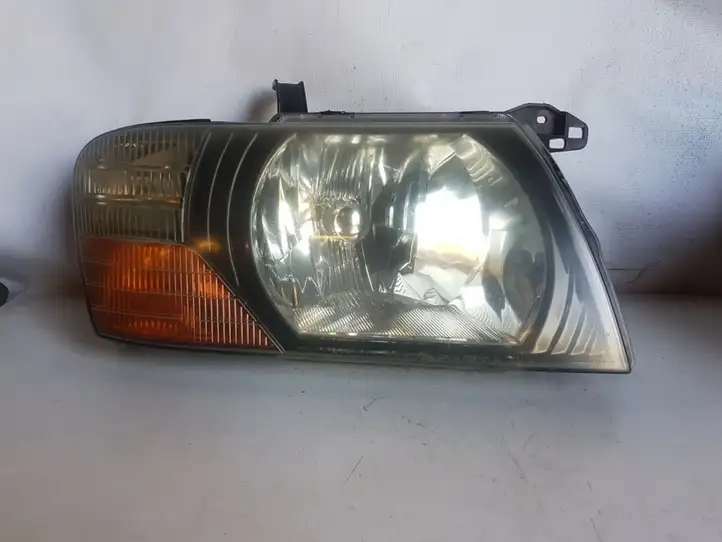 Mitsubishi Pajero (1999 - 2003) 10087419 Передняя фара — фото 1