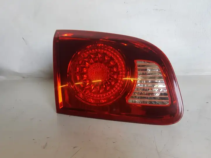 Hyundai Santa Fe (2005 - 2009) 924052B0 Задний фонарь в крышке багажника — фото 1