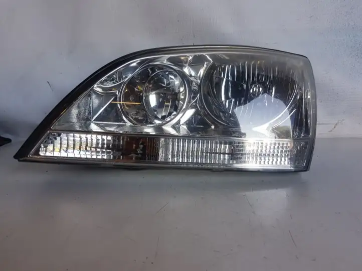 Kia Sorento (2002 - 2006) 921013E0 Передняя фара — фото 1