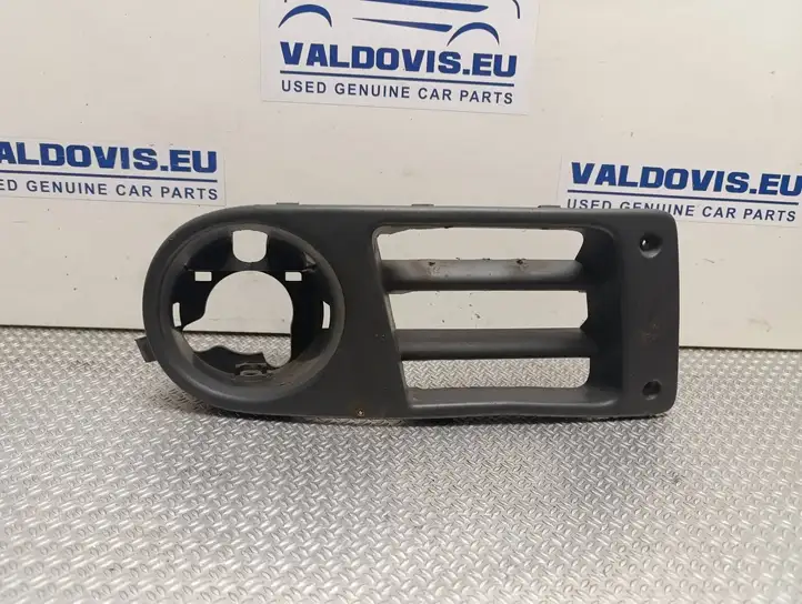 Opel Vivaro (2001 - 2006) 8200113991 Решетка противотуманной фары — фото 1