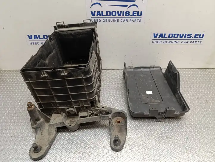 Volkswagen Caddy (2010 - 2015) 3C0915443A Крышка ящика аккумулятора — фото 4