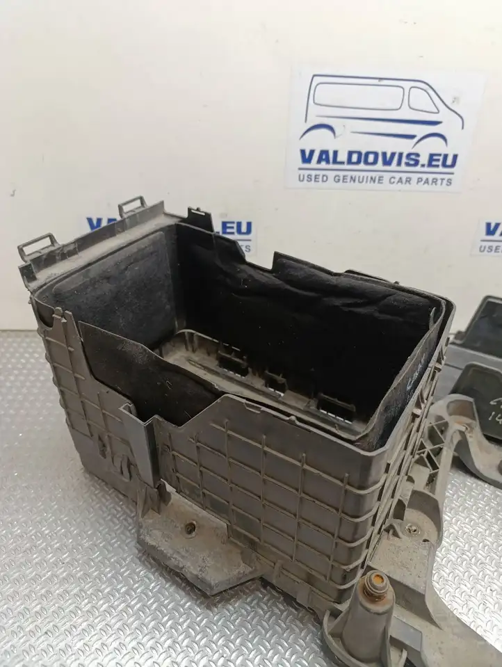 Volkswagen Caddy (2010 - 2015) 3C0915443A Крышка ящика аккумулятора — фото 5