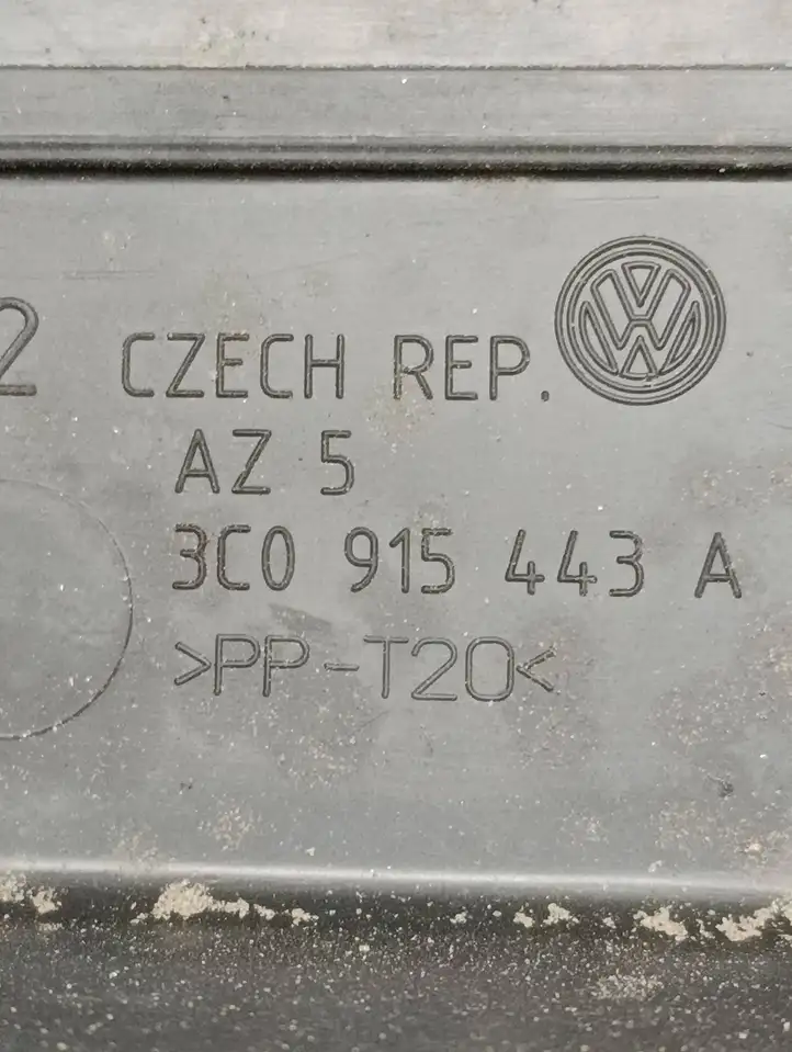 Volkswagen Caddy (2010 - 2015) 3C0915443A Крышка ящика аккумулятора — фото 8