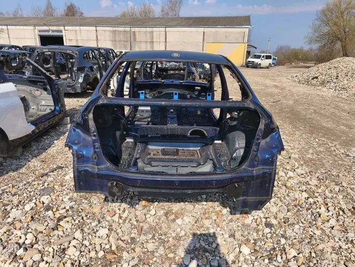 BMW 3 F30 F35 F31 (2012 - 2018) Задняя часть кузова — фото 9