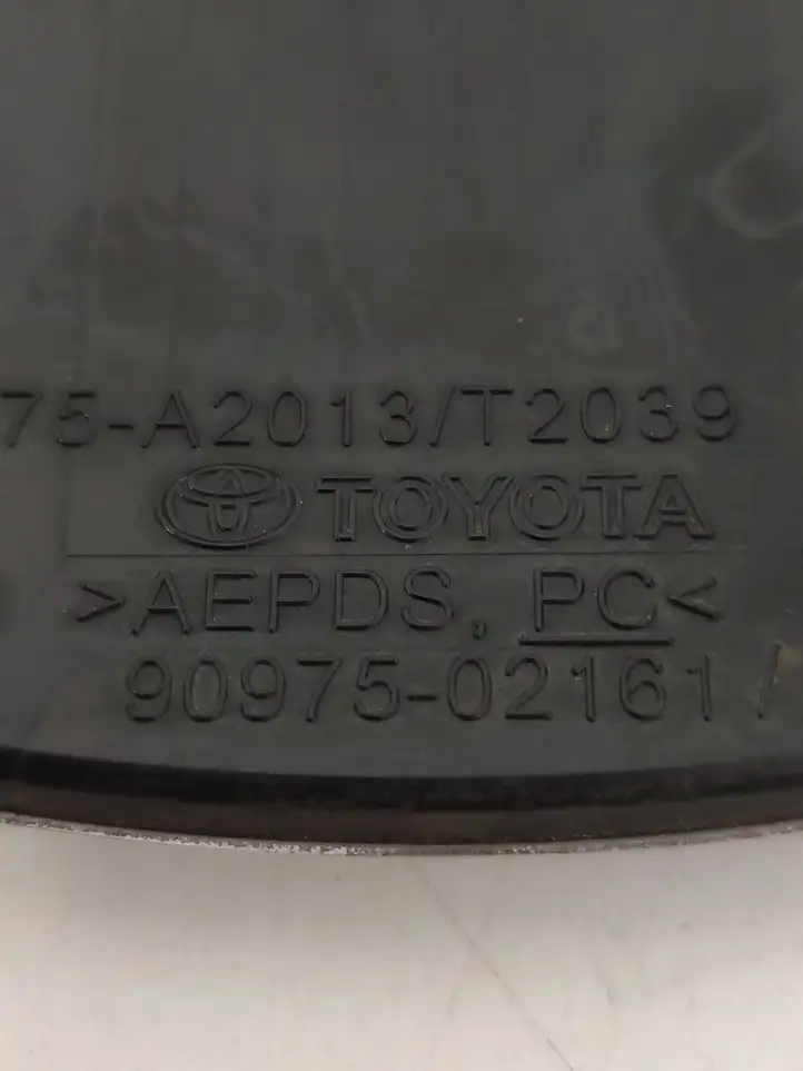 Toyota C-HR I (2016 - 2022) 9097502161 Эмблема производителя — фото 4