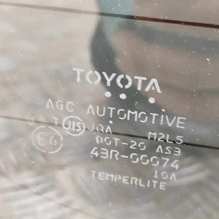 Toyota (1984 - 2003) 6810560190 Заднее стекло — фото 2