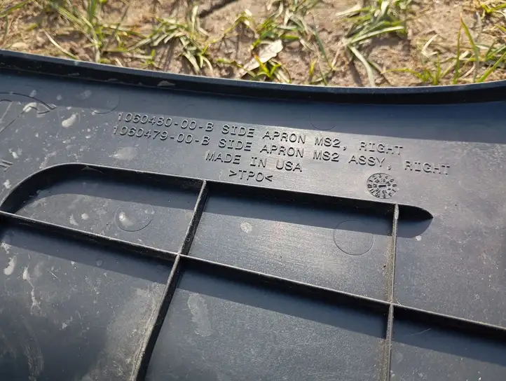 Tesla Model S (2016 - 2021) 106048000B Обшивка бардачка — фото 2