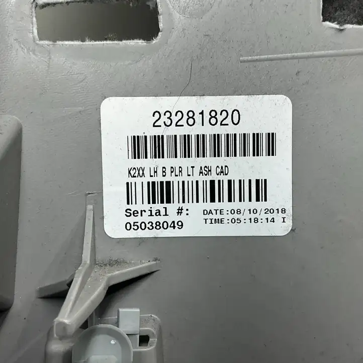 Cadillac Escalade IV (2014 - 2019) 23281820 Верхняя обшивка стойки B — фото 3