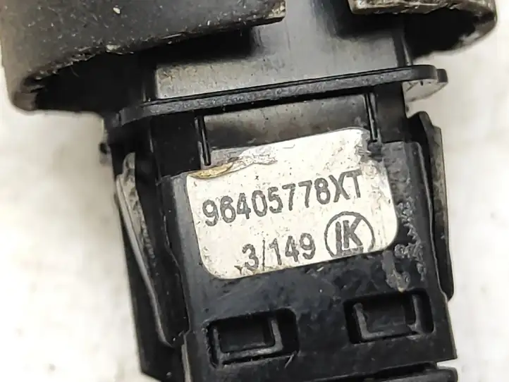 Citroen C3 (2002 - 2009) 96405778XT Включатель аварийных фонарей — фото 3