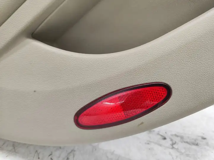 Renault Laguna III (2007 - 2015) 829A10096R Обшивка задней двери — фото 4