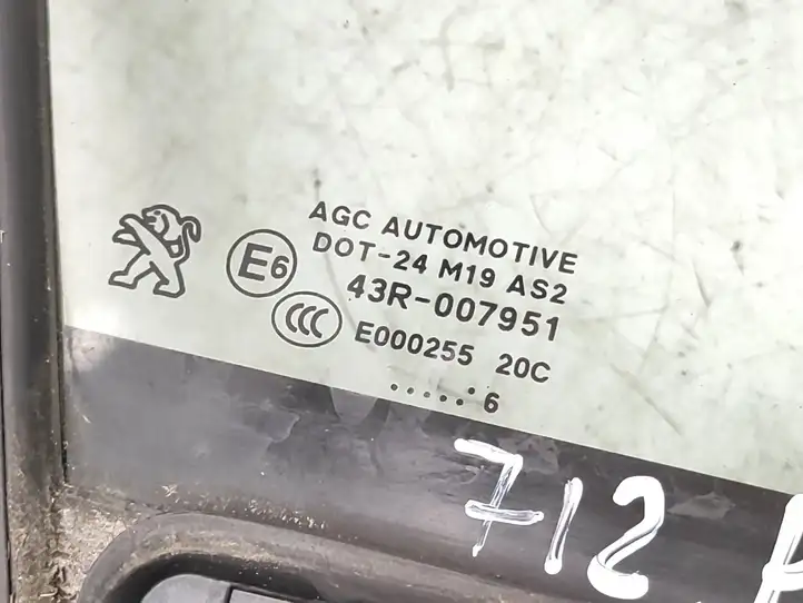 Peugeot 2008 I (2013 - 2019) 9801475980 Форточка двери — фото 4
