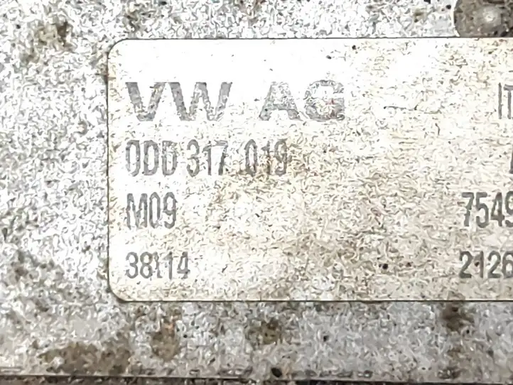 Volkswagen Golf VII (2013 - 2019) 04E145749B Кронштейн масляного фильтра — фото 2