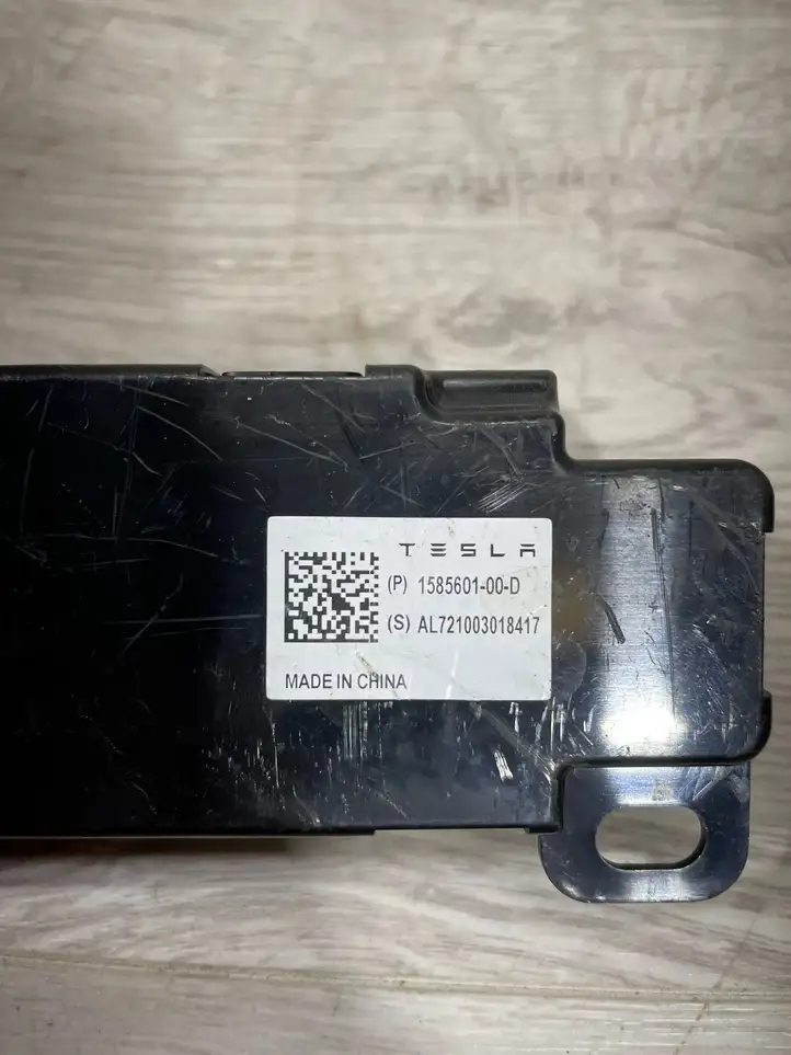 Tesla Model 3 (2017 - 2023) 158560100D Антенна Bluetooth — фото 5