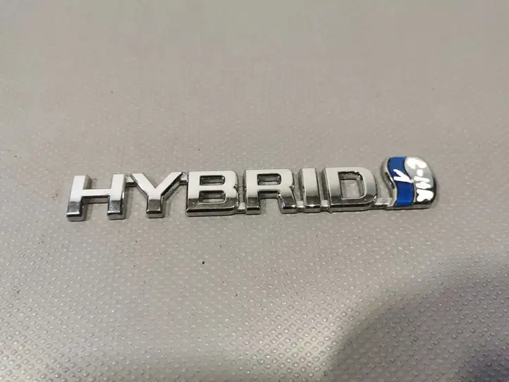 Toyota C-HR I (2016 - 2022) Эмблема модели — фото 1