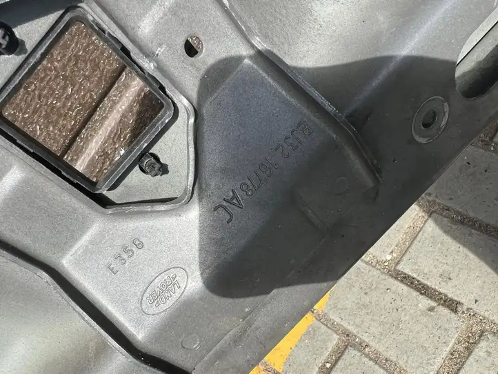 Land Rover Range Rover Evoque L538 (2015 - 2018) BJ32001K11AC Верхняя панель радиатора — фото 2