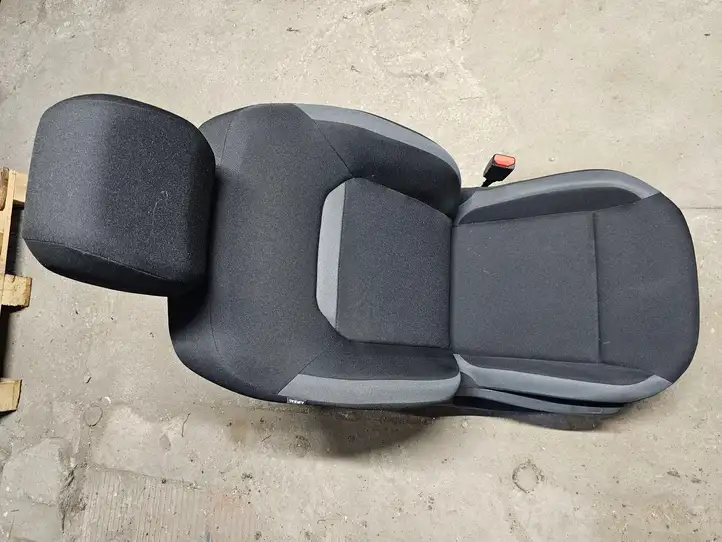 Dacia Duster (2017 - ) Переднее сиденье пассажира — фото 1