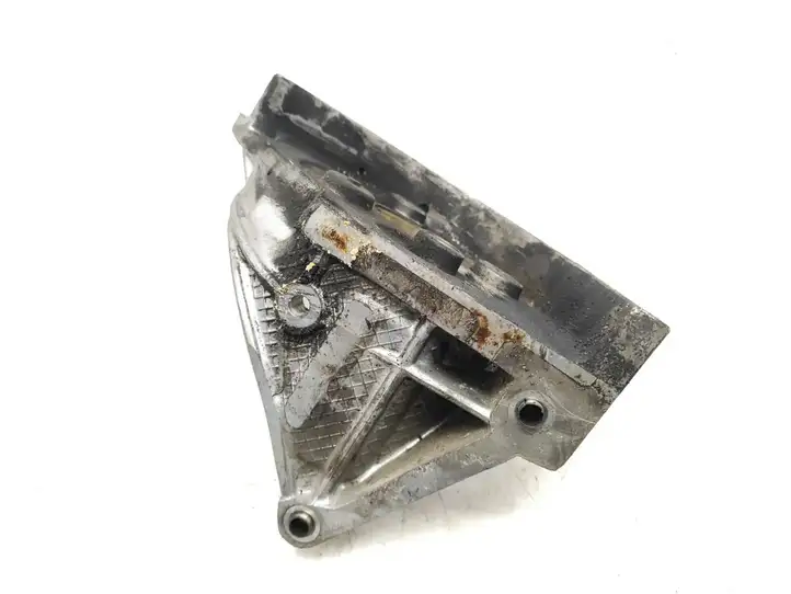 Peugeot 607 (2004 - 2010) 96555964 Кронштейн топливного насоса — фото 4