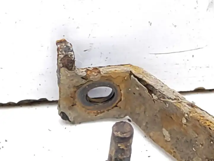 Mazda Tribute (2000 - 2004) Кронштейн топливного бака — фото 6