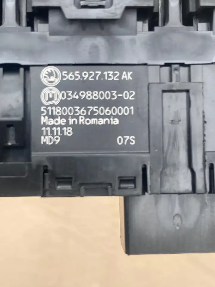 Skoda Kodiaq (2017 - ) 565927132AK Включатель аварийных фонарей — фото 4