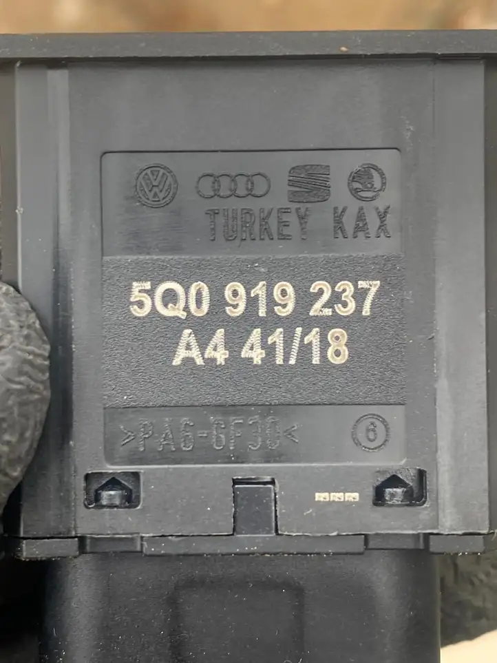 Skoda Kodiaq (2017 - ) 5Q0919237 Включатель надувной подушки для пассажира — фото 3
