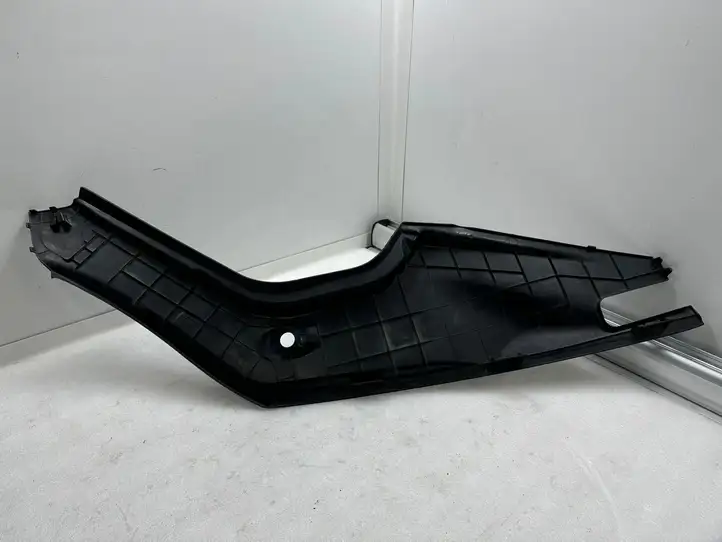 Tesla Model S (2012 - 2016) 100632800E Обшивка бардачка — фото 4