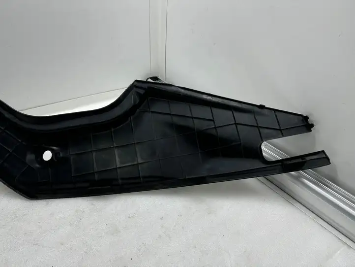 Tesla Model S (2012 - 2016) 100632800E Обшивка бардачка — фото 6