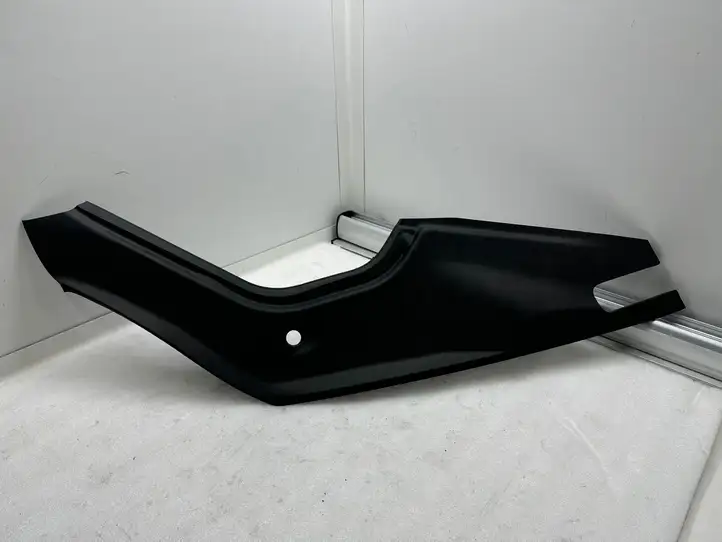 Tesla Model S (2012 - 2016) 100632700E Обшивка бардачка — фото 1