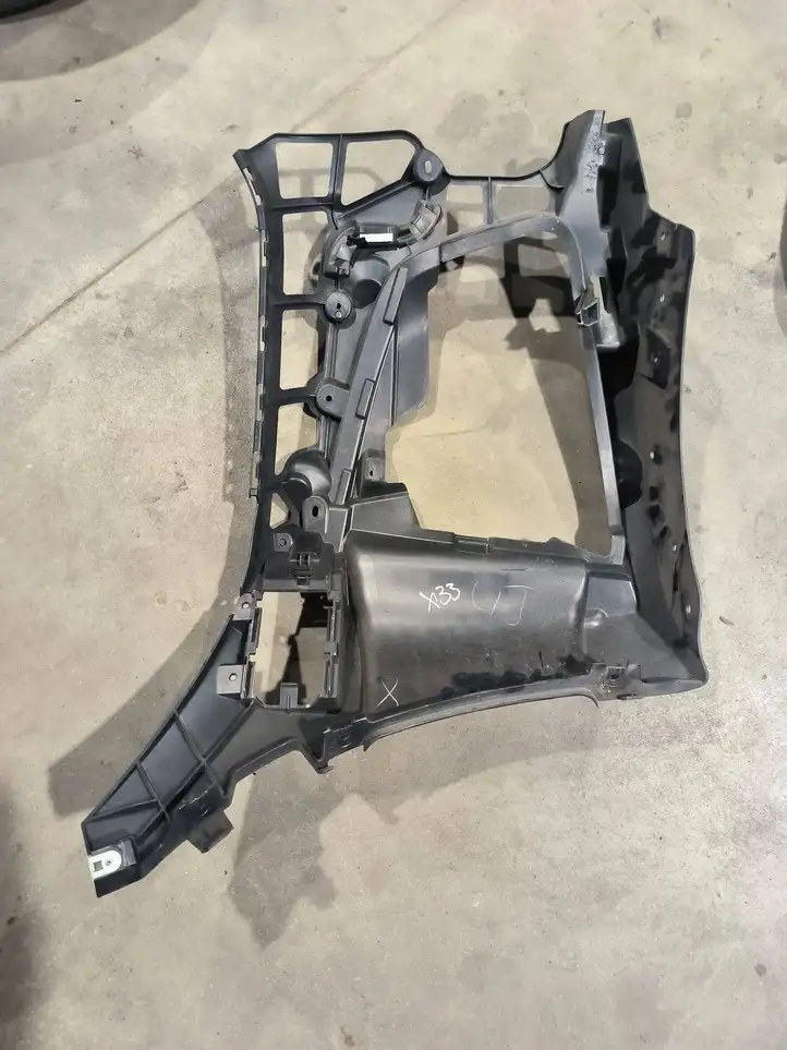 BMW 4 G22 G23 G24 G26 (2020 - ) 15857711 Заглушка буксировочной петли бампера — фото 1