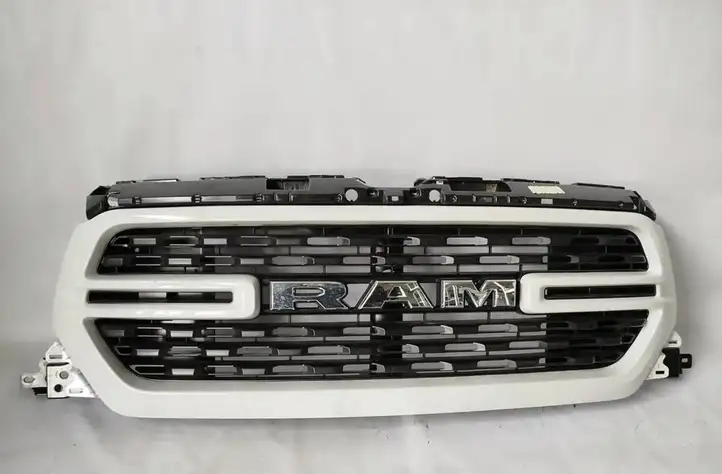 Dodge Ram (2018 - ) 68404965AC Верхняя решетка радиатора — фото 1