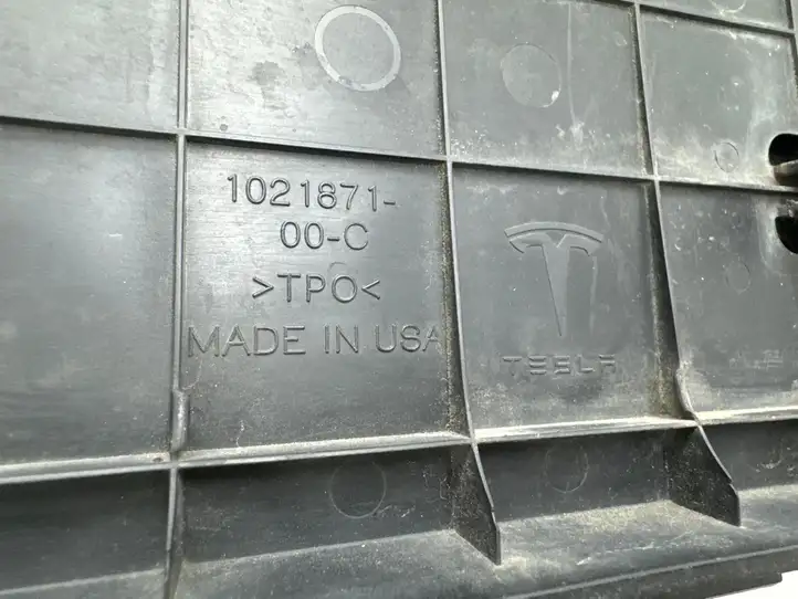 Tesla Model S (2012 - 2016) 102187100C Рамка номера — фото 9