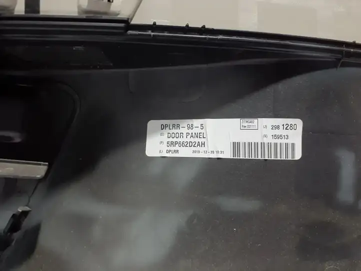 Chrysler Pacifica (2016 - ) 5RP662D2AH Обшивка раздвижной двери — фото 5