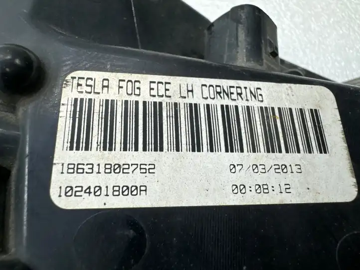 Tesla Model S (2012 - 2016) 102401800A Передняя противотуманная фара — фото 13