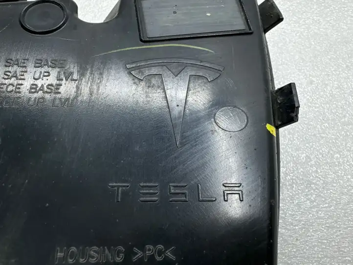 Tesla Model S (2012 - 2016) 102401900A Передняя противотуманная фара — фото 9