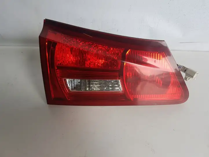 Lexus IS 220D-250-350 (2005 - 2010) Задний фонарь в крышке багажника — фото 1