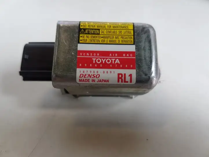 Toyota Prius (XW20) (2003 - 2009) 8986047040 Датчик удара SRS — фото 1