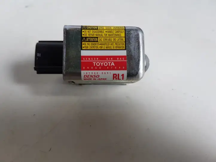 Toyota Prius (XW20) (2003 - 2009) 8986047040 Датчик удара SRS — фото 1